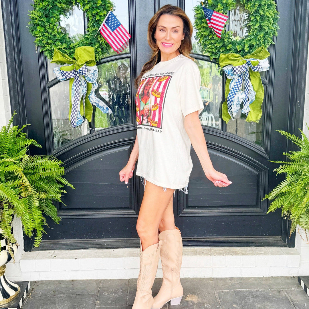 Jennifer Coolidge "Makes Me Want a Hot Dog" Graphic Tee - Timber &amp; Velvet Boutique