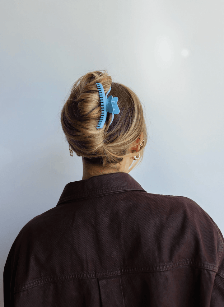 Kaxi Midi Wavy Hold Everything Claw - Timber &amp; Velvet Boutique