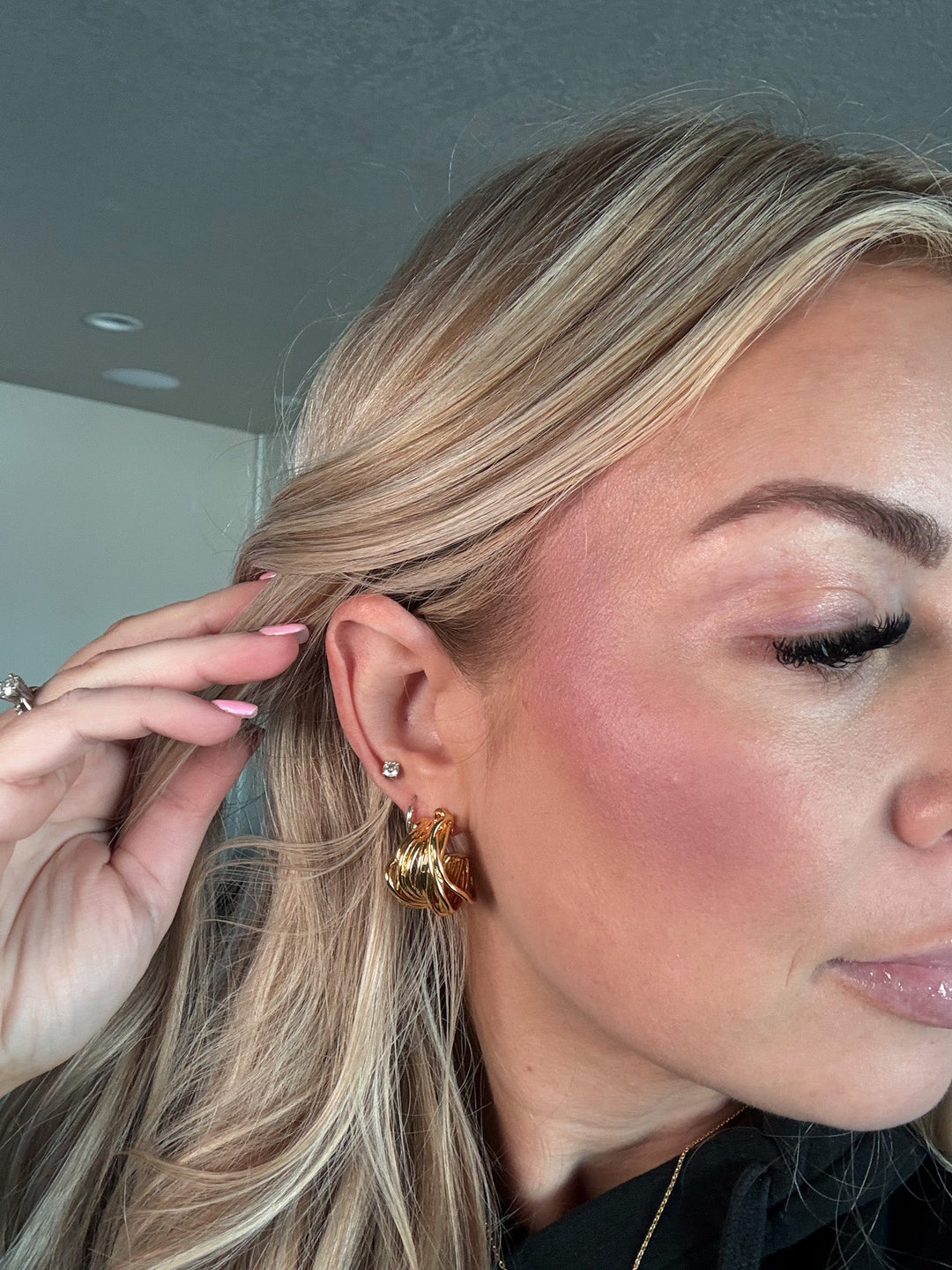 Naomi Huggie Earring - Timber &amp; Velvet Boutique